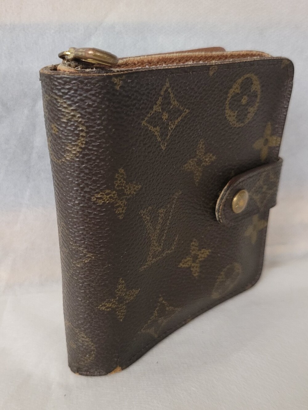 LV Monogram Compact Zippy Wallet, CA0998 - Picture 2 of 11